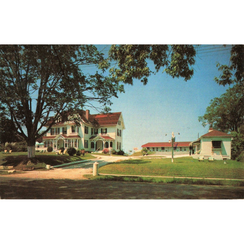 Vintage Revaron Motor Court Wolfville Nova Scotia Postcard Acadia University VG - Picture 1 of 2